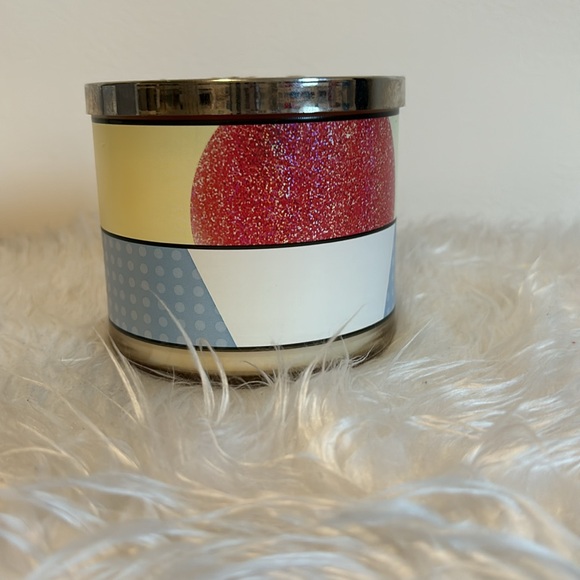Vanilla Cola Candy 3-Wick Candle from Bath & Body Works 🥤 - Picture 4 of 4